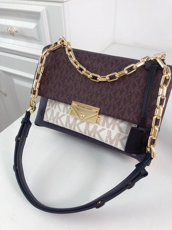 マイケルコースバッグ素材ディテール